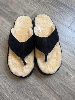 L.L. Bean Black Suede Shearling Thong Slippers
